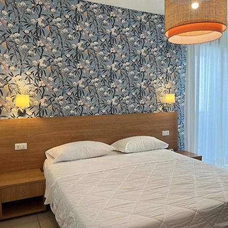Hotel Majorca Sul Mare In Centro A 리치오네 외부 사진