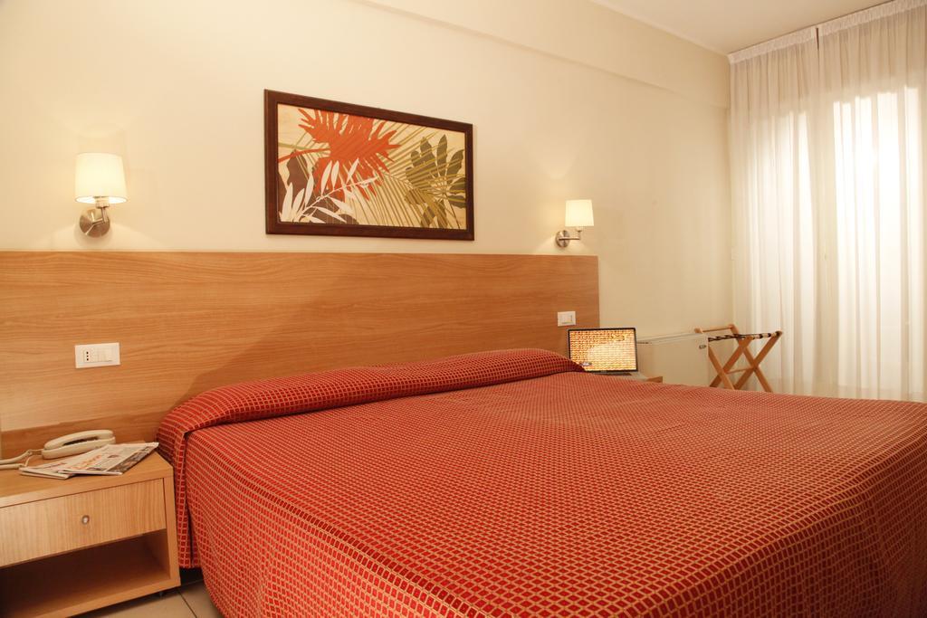 Hotel Majorca Sul Mare In Centro A 리치오네 객실 사진