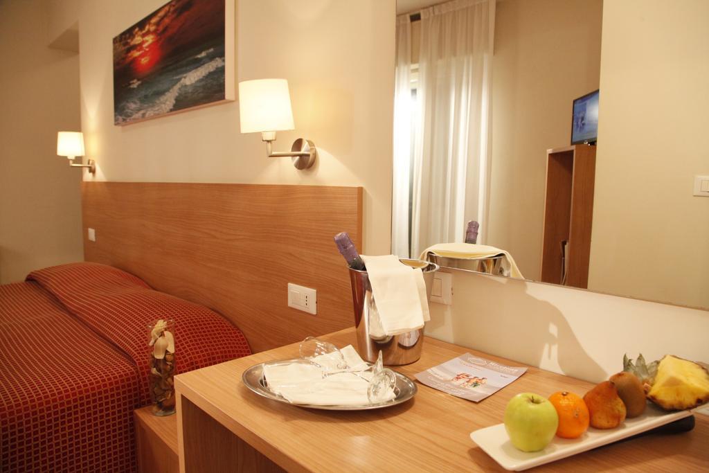 Hotel Majorca Sul Mare In Centro A 리치오네 객실 사진