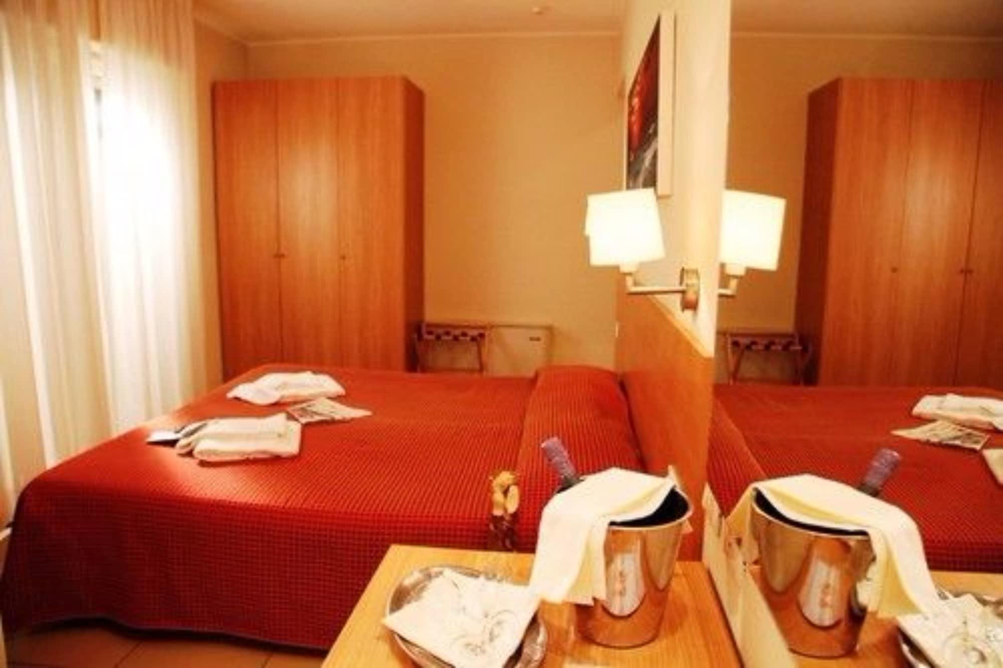 Hotel Majorca Sul Mare In Centro A 리치오네 외부 사진