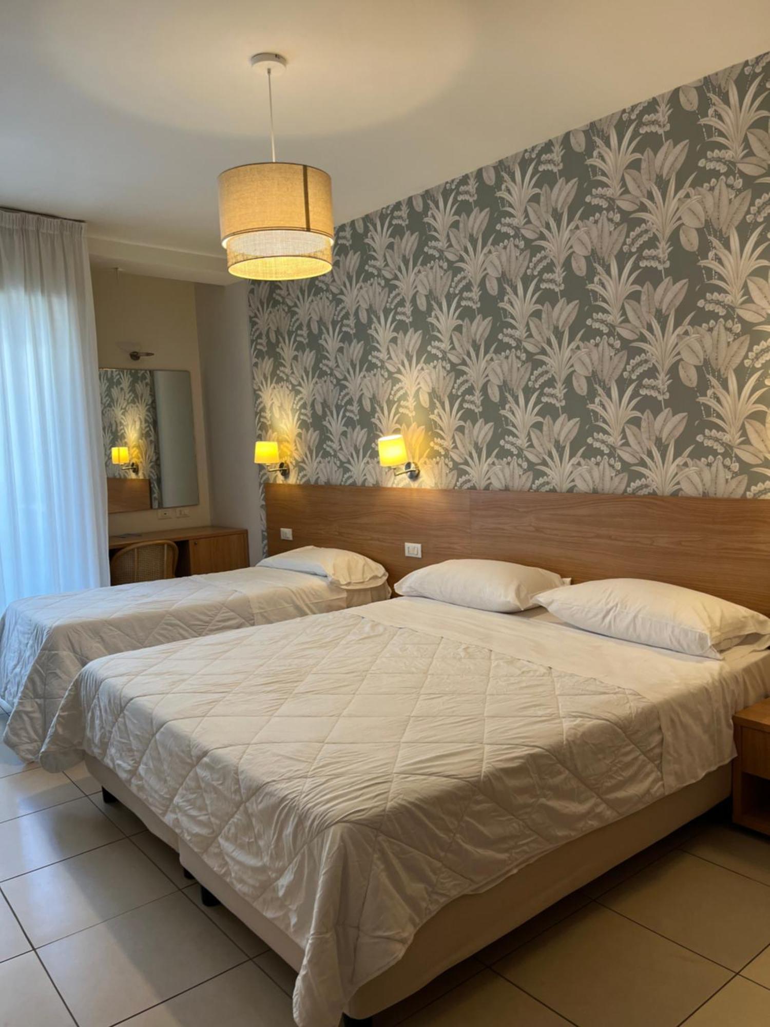 Hotel Majorca Sul Mare In Centro A 리치오네 외부 사진