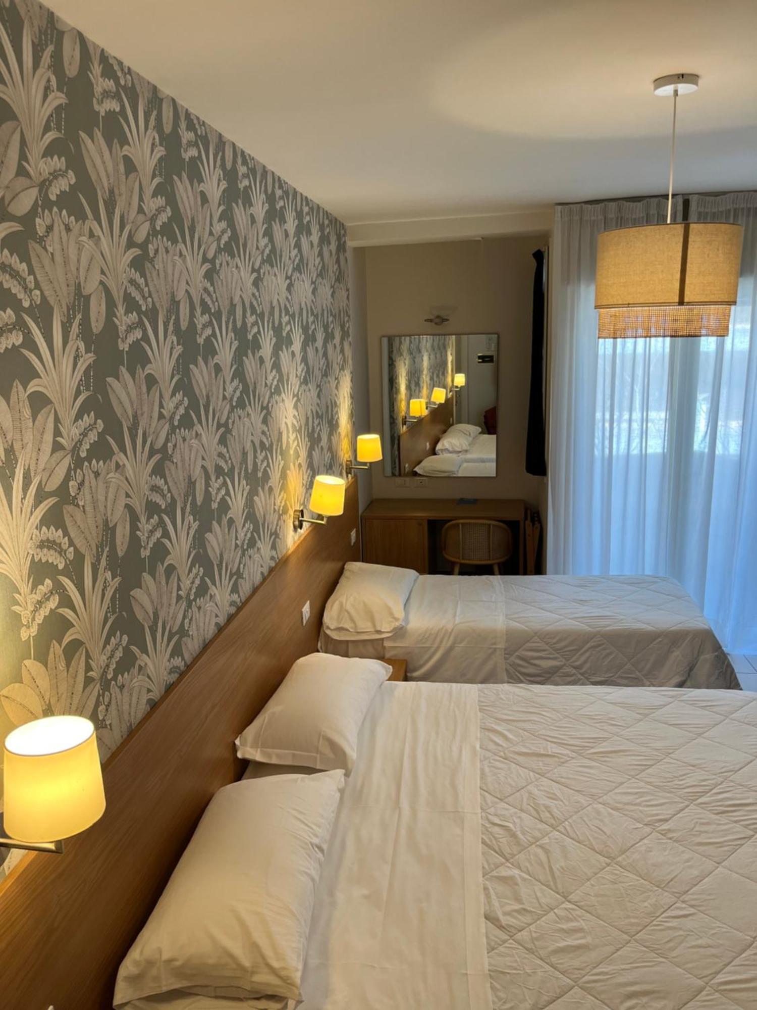 Hotel Majorca Sul Mare In Centro A 리치오네 외부 사진