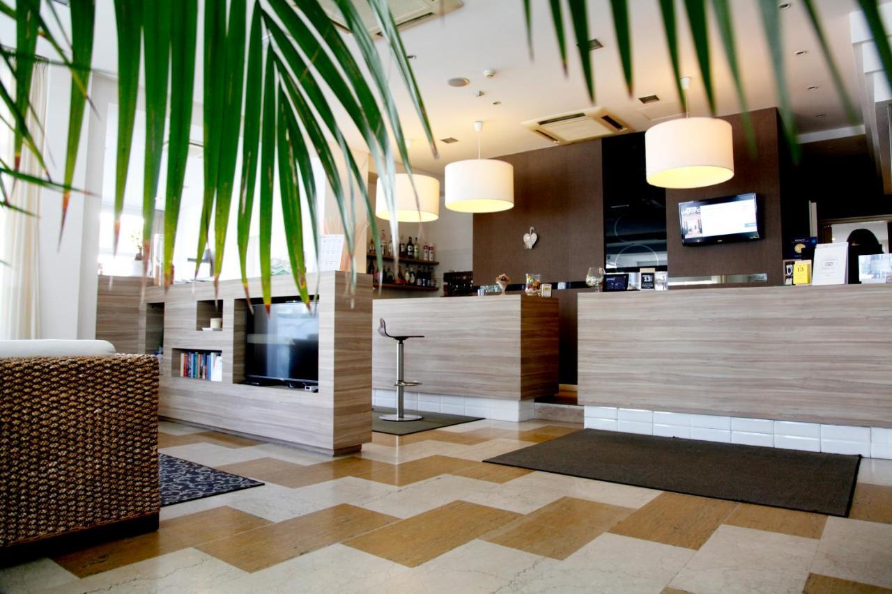 Hotel Majorca Sul Mare In Centro A 리치오네 외부 사진