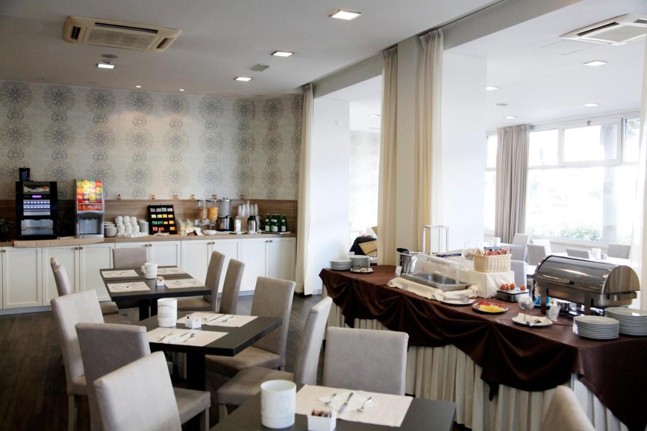 Hotel Majorca Sul Mare In Centro A 리치오네 외부 사진