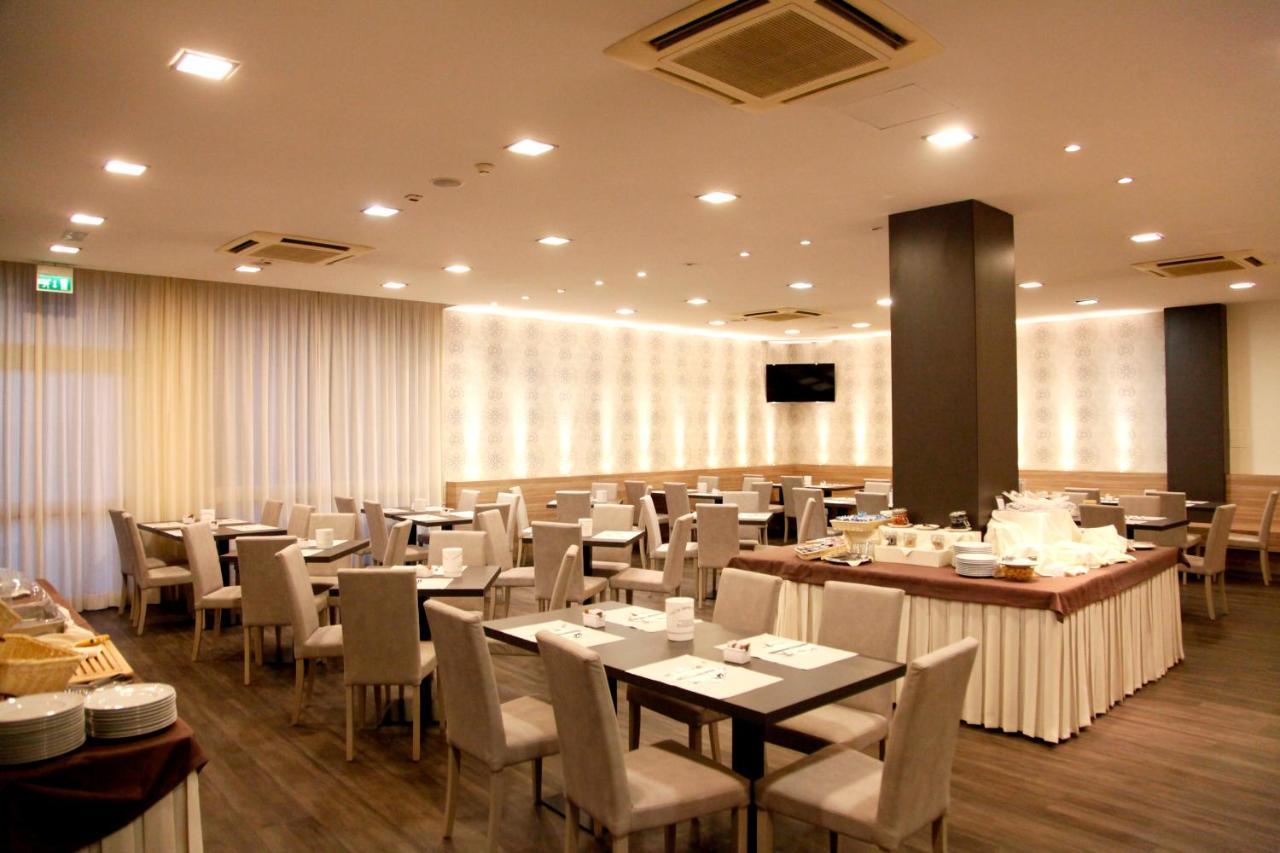 Hotel Majorca Sul Mare In Centro A 리치오네 외부 사진