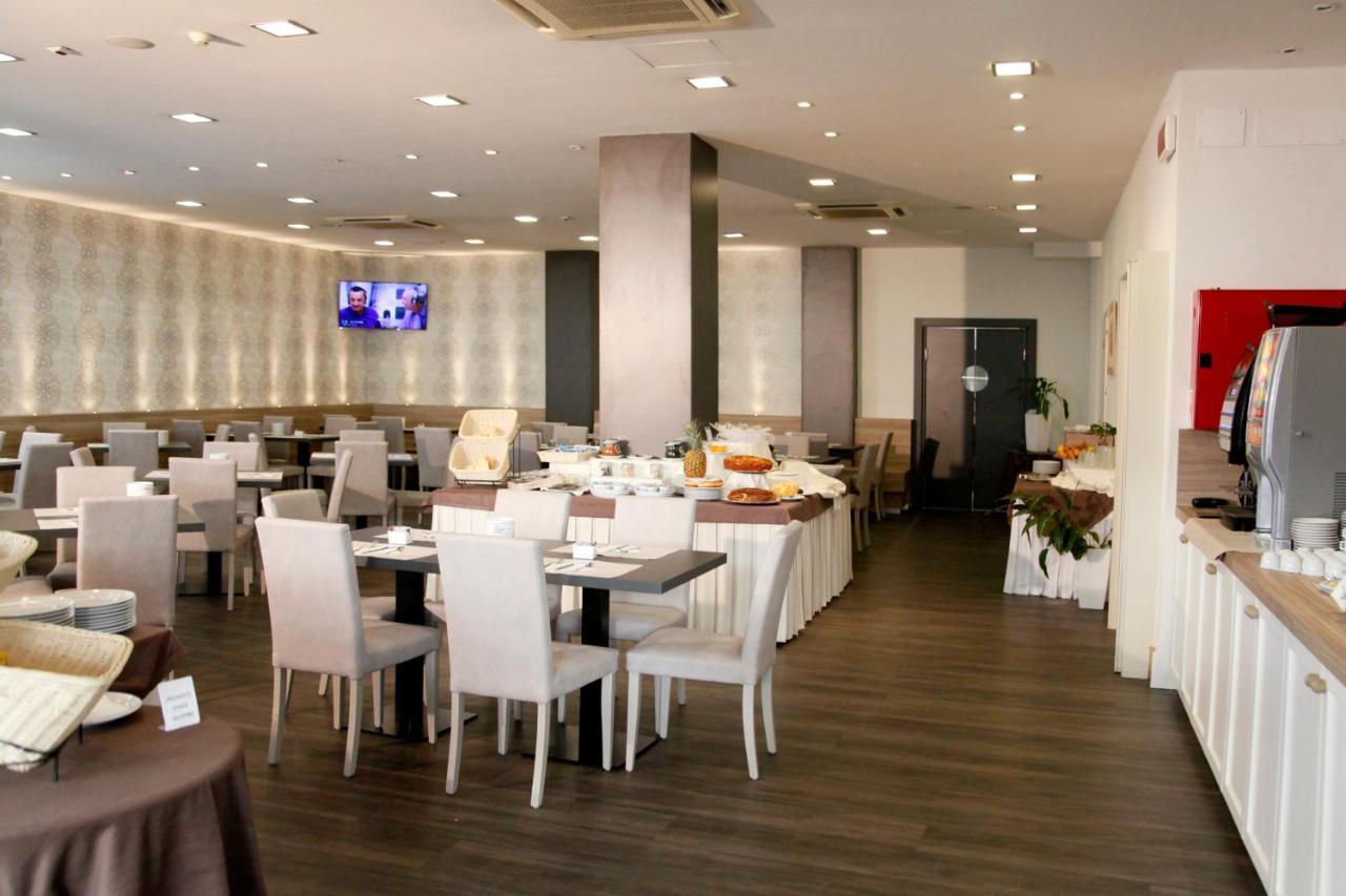 Hotel Majorca Sul Mare In Centro A 리치오네 외부 사진