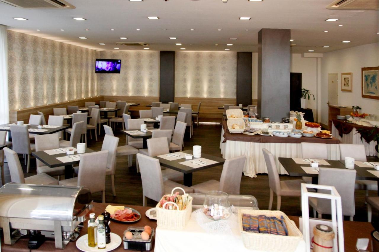 Hotel Majorca Sul Mare In Centro A 리치오네 외부 사진