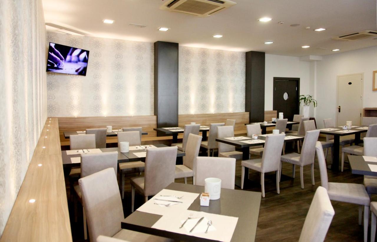 Hotel Majorca Sul Mare In Centro A 리치오네 외부 사진