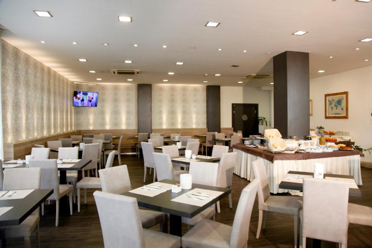 Hotel Majorca Sul Mare In Centro A 리치오네 외부 사진